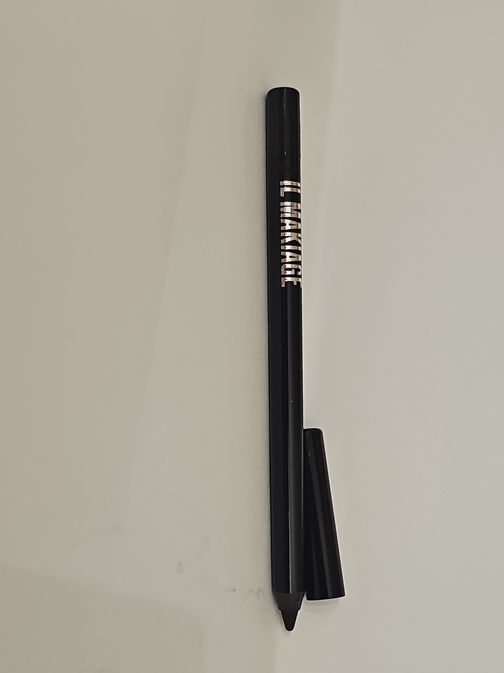 IL MAKIAGE Black Eyeliner Pencil with Cap